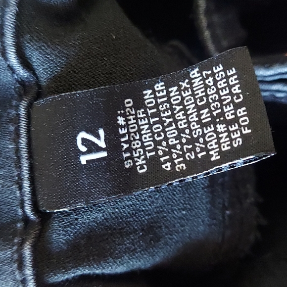 SALE‼️ Jeans & Sweatshirt BUNDLE - Picture 9 of 9